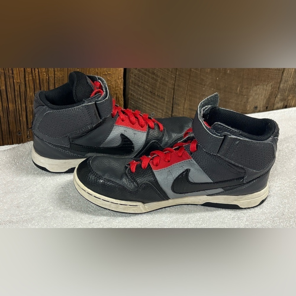 Nike Boys SB Mogan 2 645025-002 Black Gray Red Mid-Top Sneaker Shoes Size 7Y - Picture 2 of 7